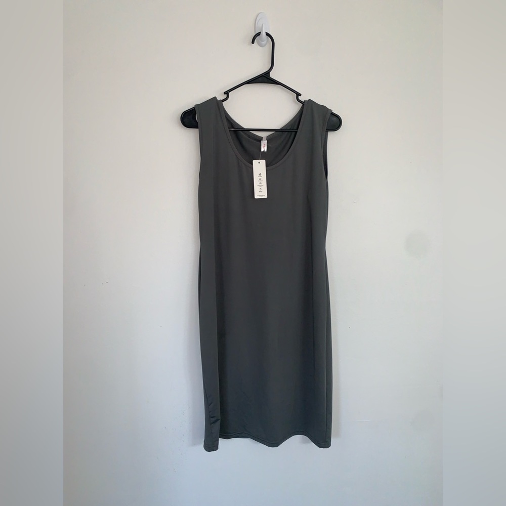 Gray maternity bodycon dress. NWT